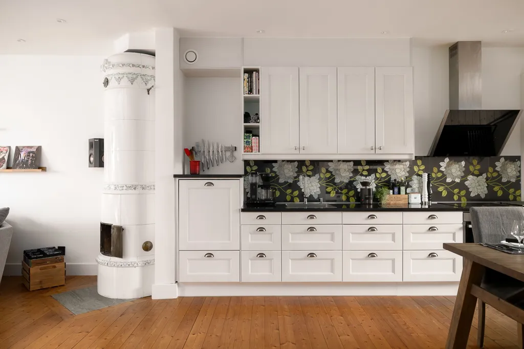 Cuisine - Turn-of-the-Century Apartment with High Ceilings in Söder