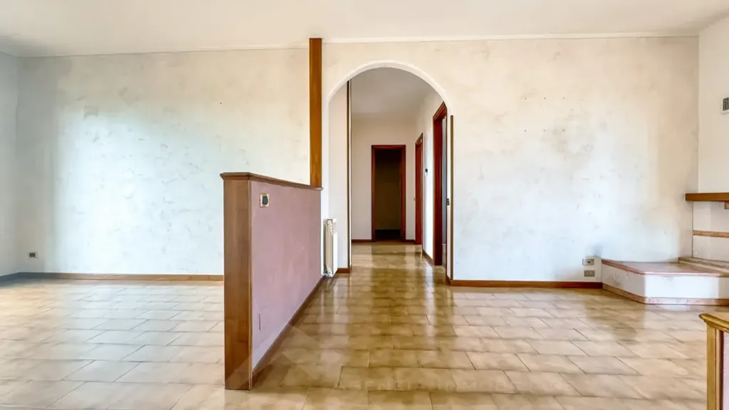 Séjour - Trilocale with Private Garden in Momo