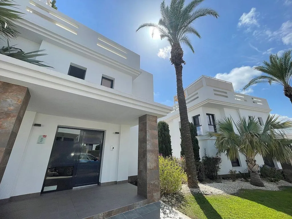 Välivaade - Penthouse with Pool in Campos de Golf