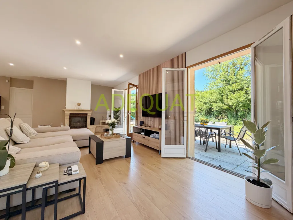 Séjour - Villa de Plain Pied avec Piscine à Cessieu Centre
