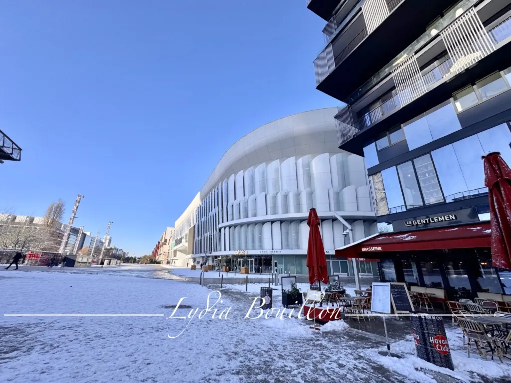 3-Bed Apartment with Balcony in La Défense