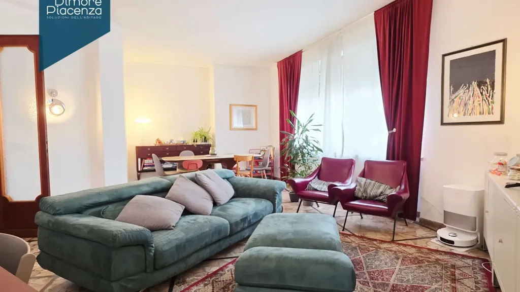 Séjour - Spacious Apartment with Balcony in Piacenza