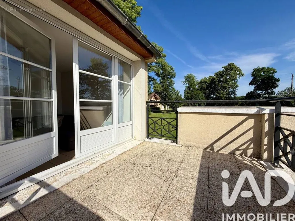 Duplex with Terraces in D'Huison-Longueville