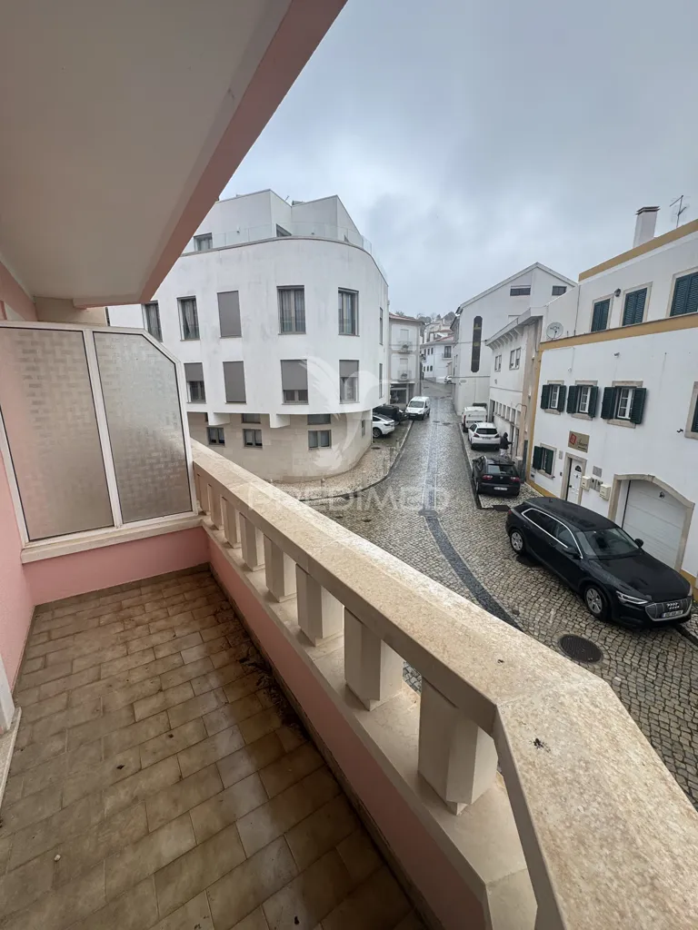Balcon - Office with Conversion Potential in Porto de Mós