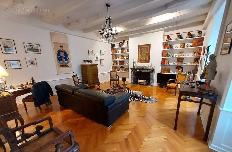 Elutuba - Characterful Investment Property in Vannes Centre