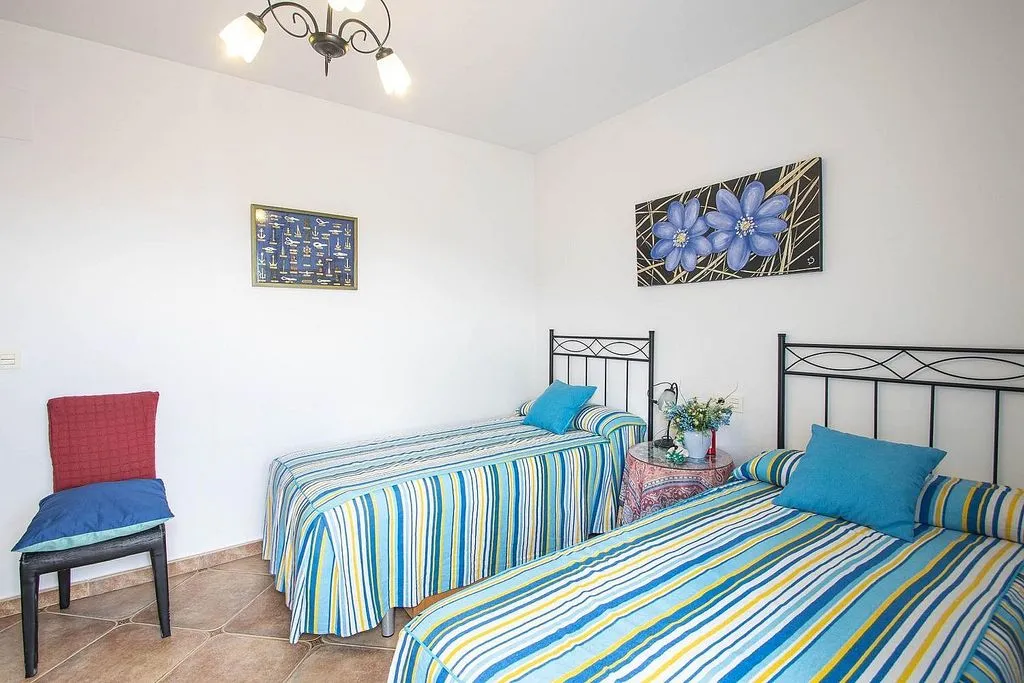 Magamistoad - Chalet with Pool and Terrace in Nívar
