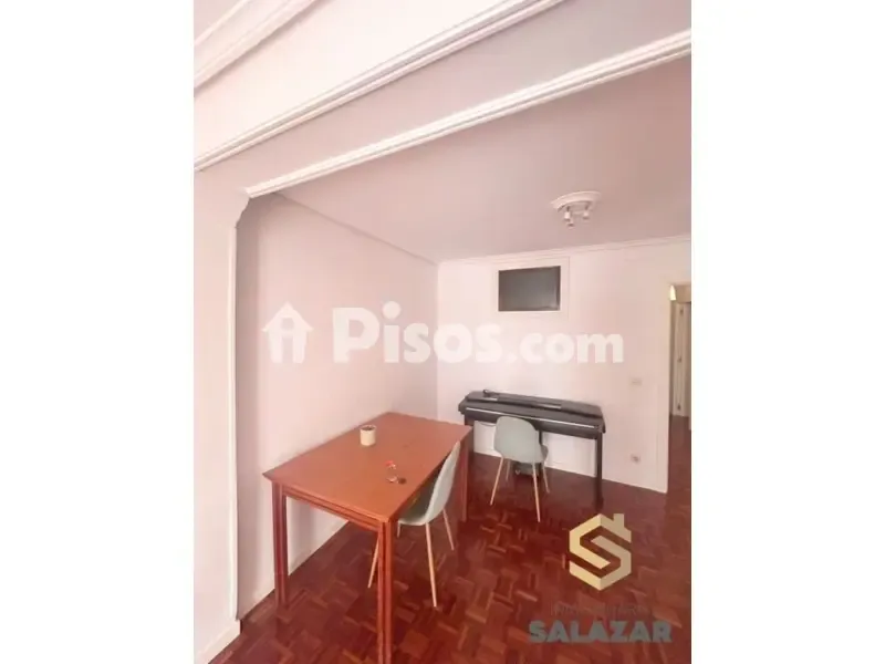 Söögituba - Student Flat with Balcony in Bilbao