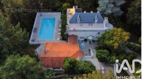 Vista aerea - Historic Hotel with Spa in Aubin
