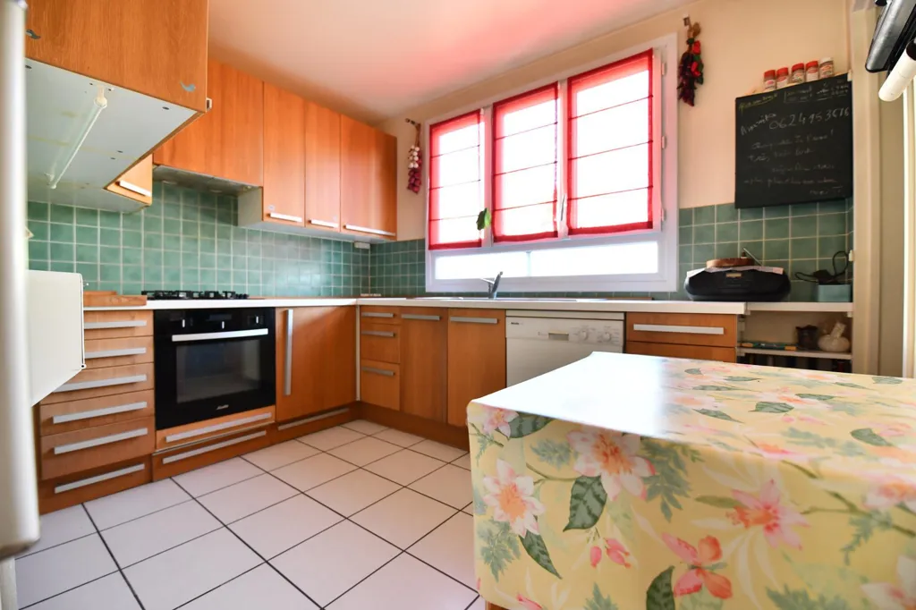 Köök - Spacious F7 Flat with Private Pool in Central Location