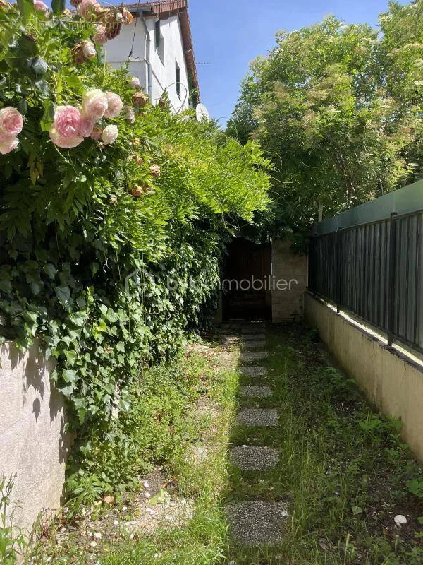 Jardin - Maison de Caractère avec Dépendance à Nanterre