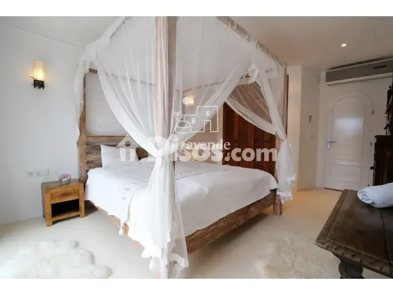 Bedrooms - Villa with Sea Views in Cap Martinet