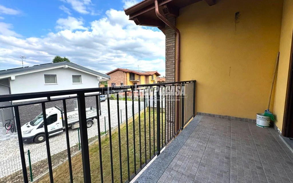 Rõdu - Modern Villa with Garden in Druento