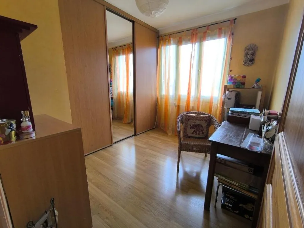 Kabinet - 4-Bedroom Apartment with Balcony in Nîmes