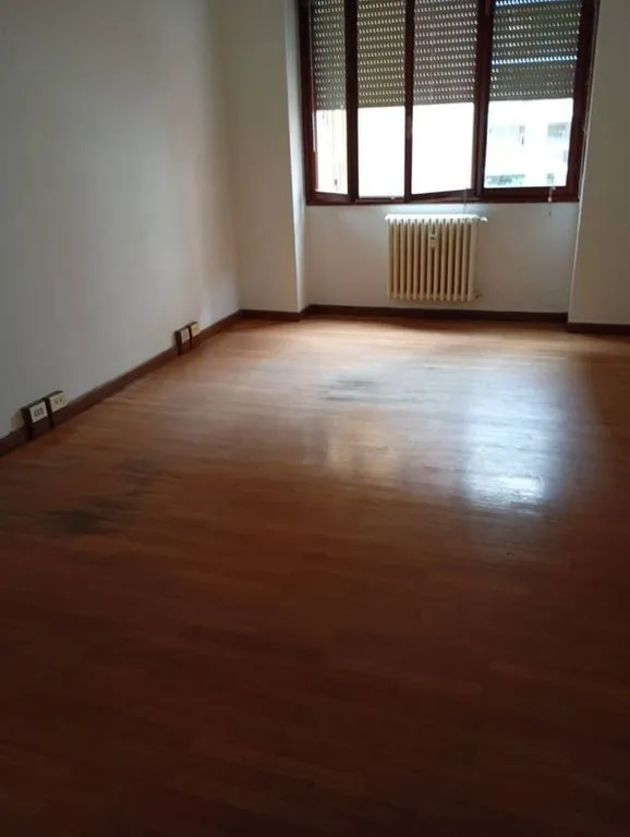Pièces - Luxury Flat to Restructure near Piazza Emilia, Milan