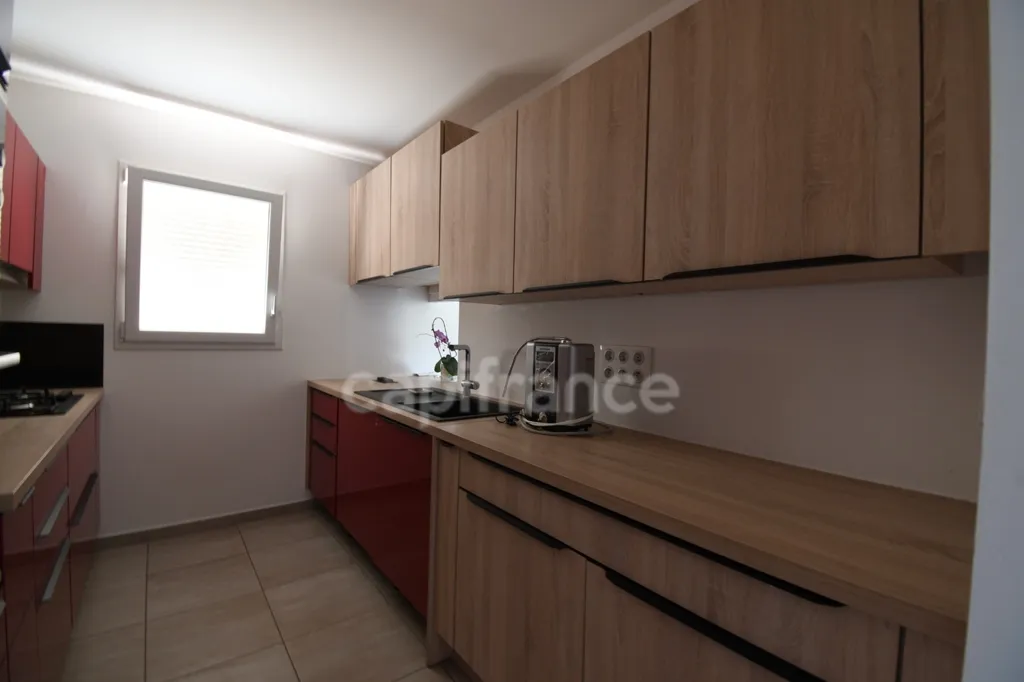 Kitchen - Contemporary House with Pool in URZY