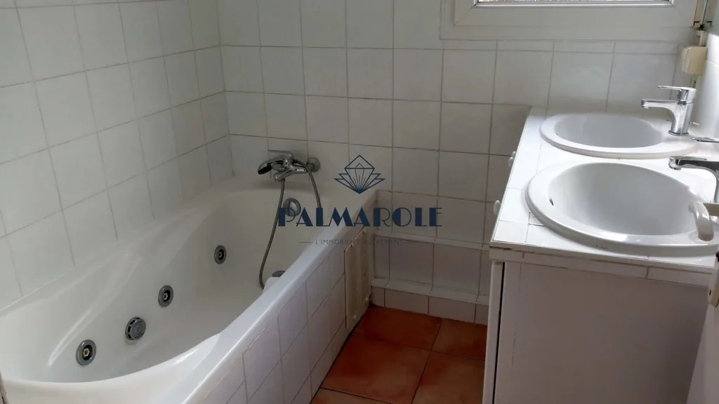 Salles de bain - Appartement T3 Lumineux avec Balcon à Perpignan