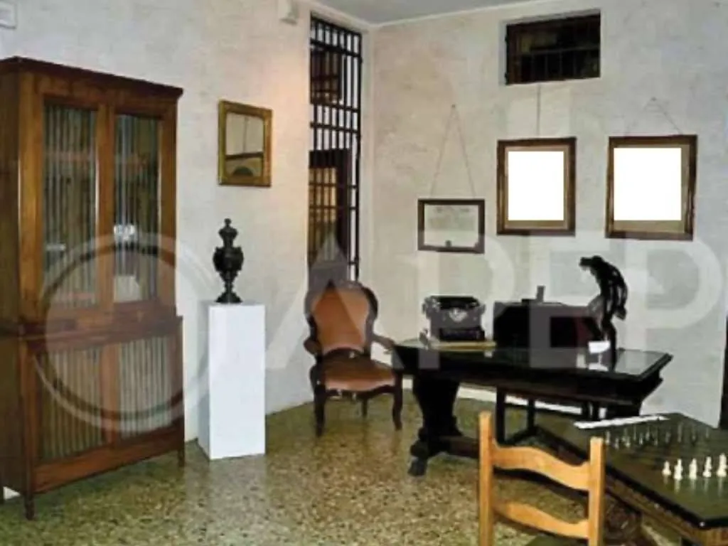 Bureau - Historic Villa with Secluded Park in Padua