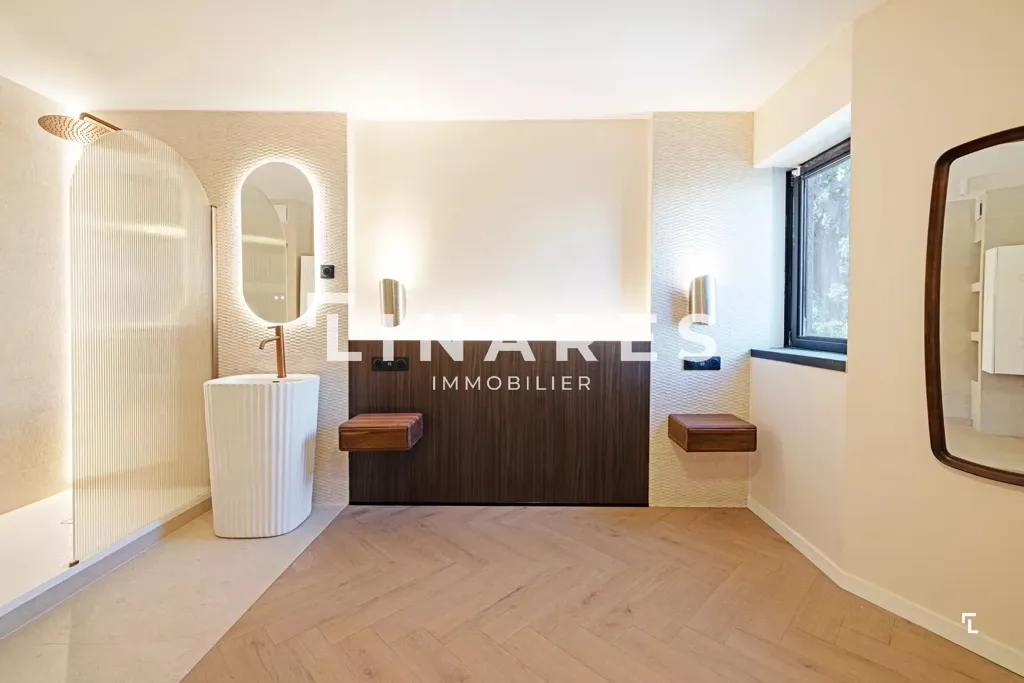 Salles de bain - Appartement T2 avec Balcon et Garage à Saint-Victor