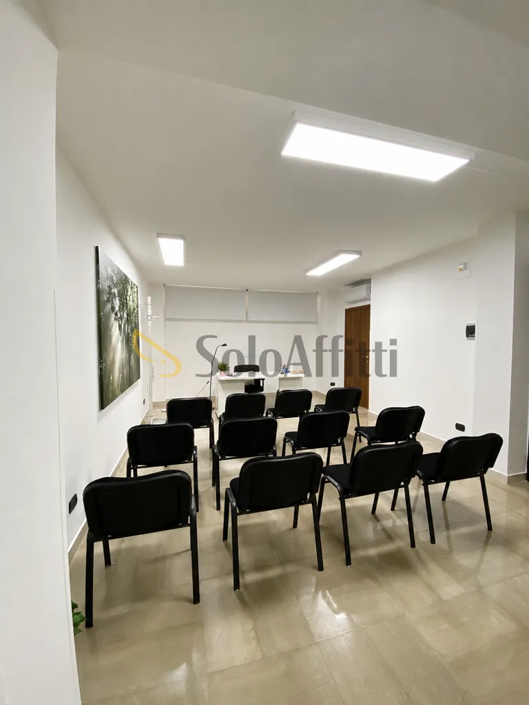 2-room commercial property in Barletta