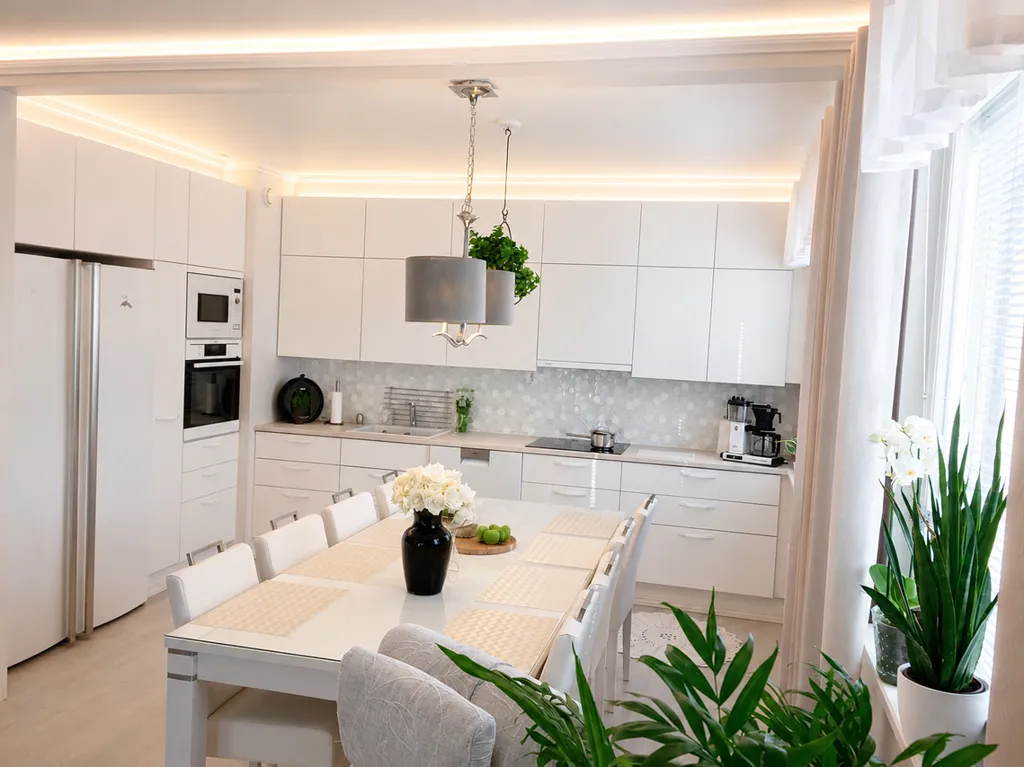 Köök - Modernised Apartment with Balcony in Central Location