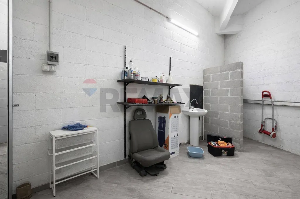 Lavanderia - Garage with Soppalco in Genova