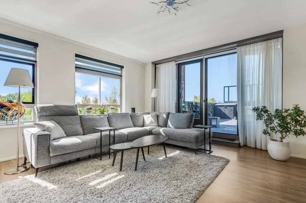 Elutuba - Luxury Corner Penthouse with Large Terrace in Almere