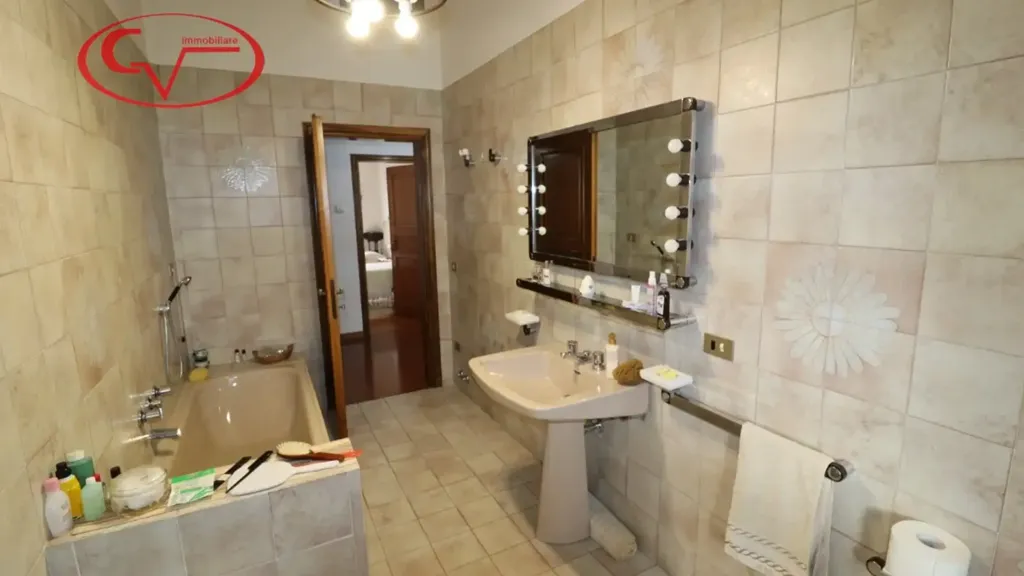 Salles de bain - Villa with Private Garden in Montevarchi