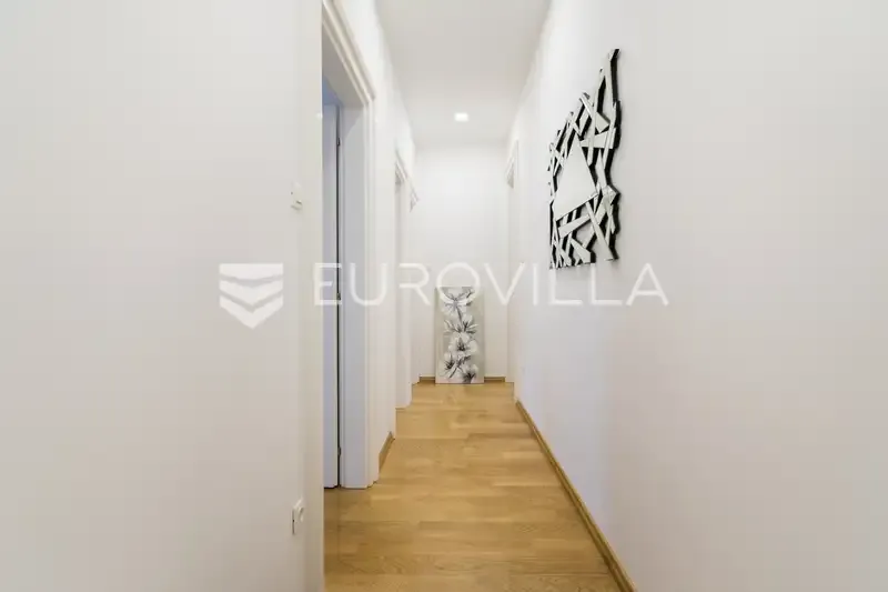 Entrée - Fully Furnished Apartment with Balcony in Drašković
