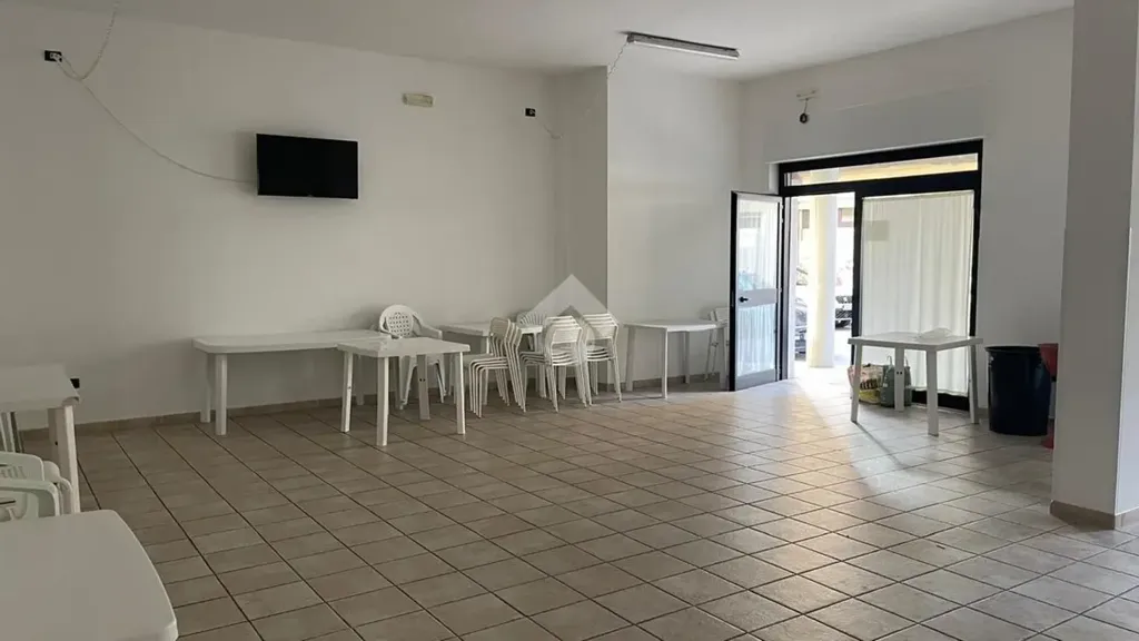 Pièces - Commercial Space with Double Frontage in Grottaglie
