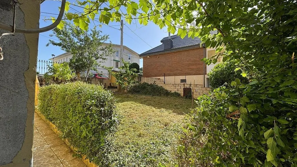 Giardino - Chalet with Two Independent Units in Bembibre