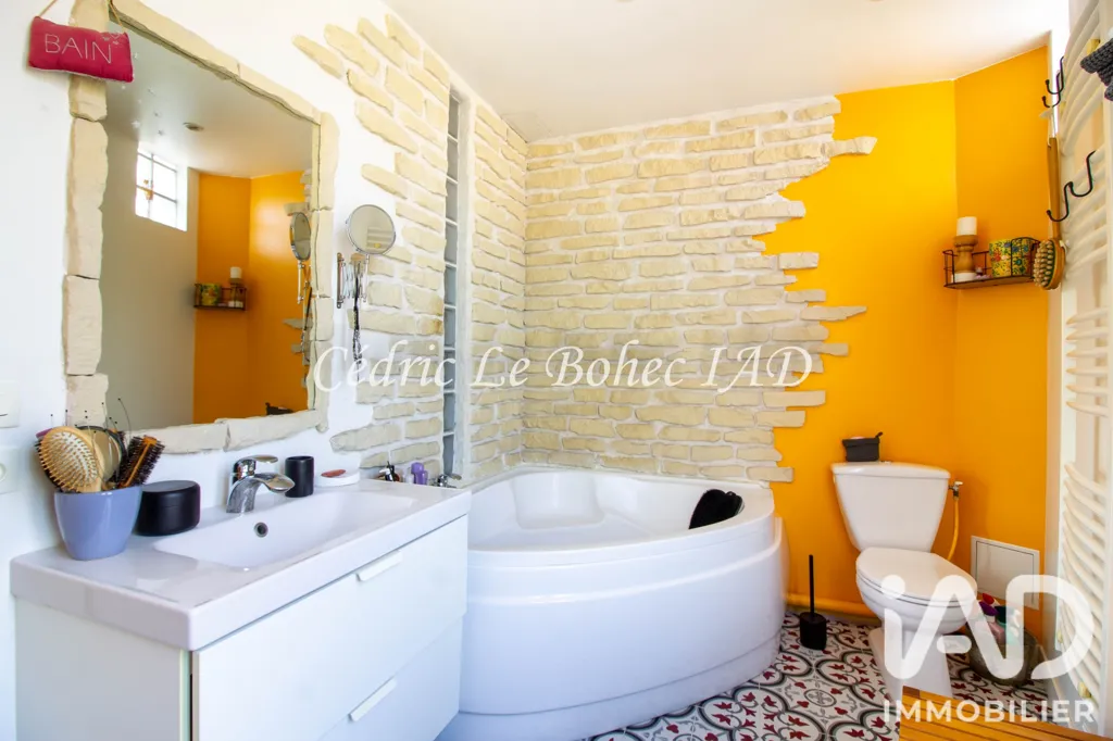 Bathrooms - Family House with Pool in Saint-Leu-La-Forêt