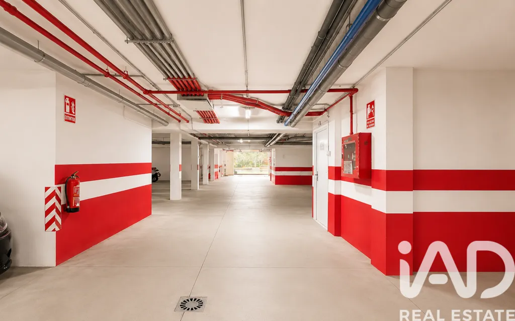 Garage - 2-Bed Apartment with South Terrace in Río Real Golf, Marbella