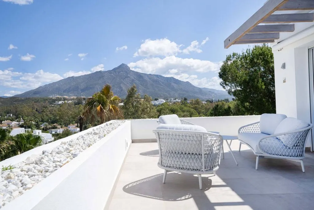 Terrass - Penthouse with Golf Course Views in Marbella
