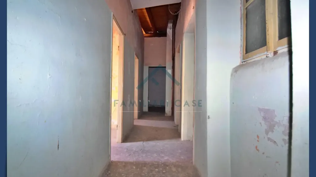 Entrée - Terraced Villa for Renovation in Varese