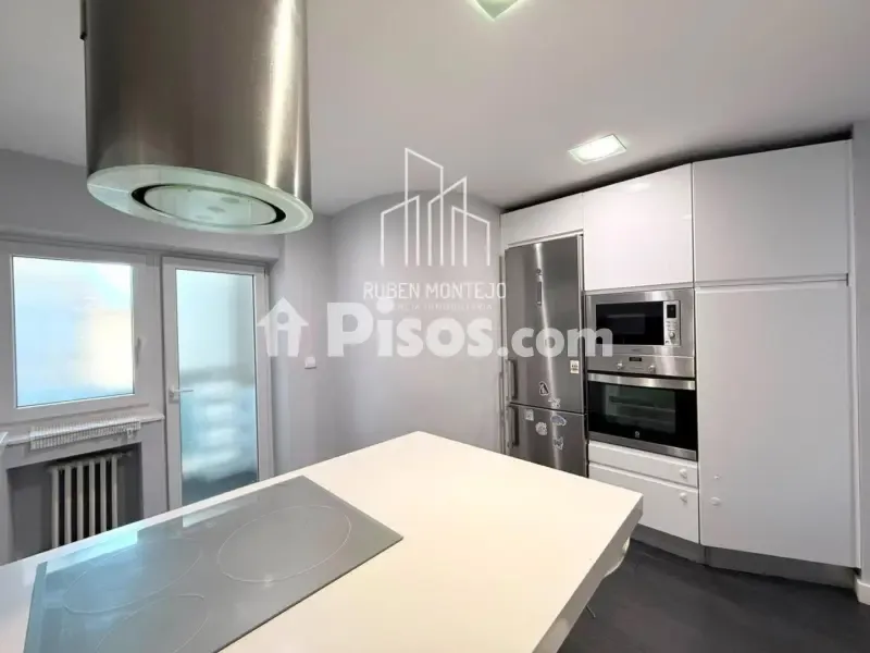 Köök - Student Flat with Balcony in Avenida de Mirat