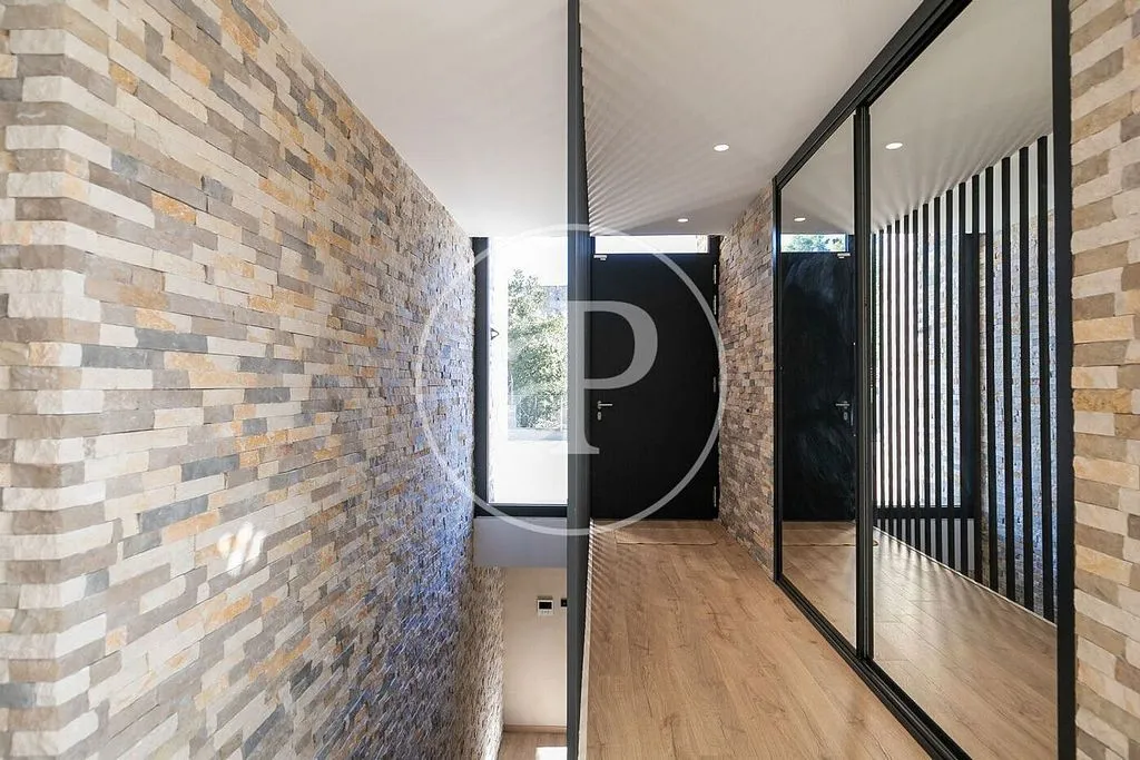 Entrée - Contemporary Villa with Pool in Begues