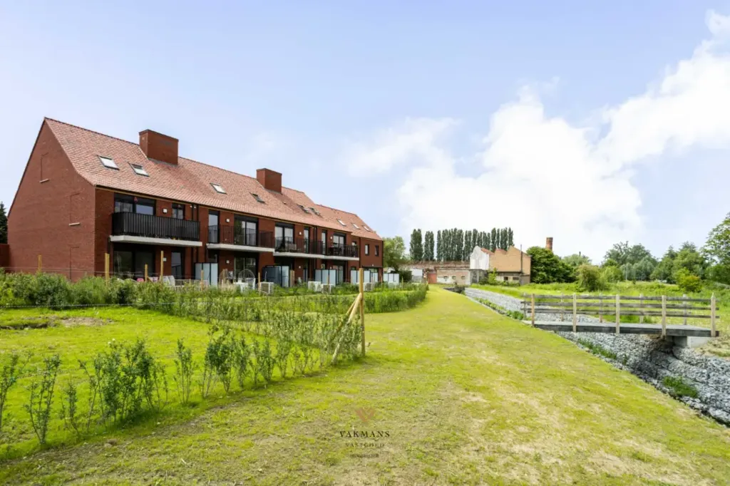Jardin - Maison Neuve avec Terrasse et Vue sur les Collines à Renaix
