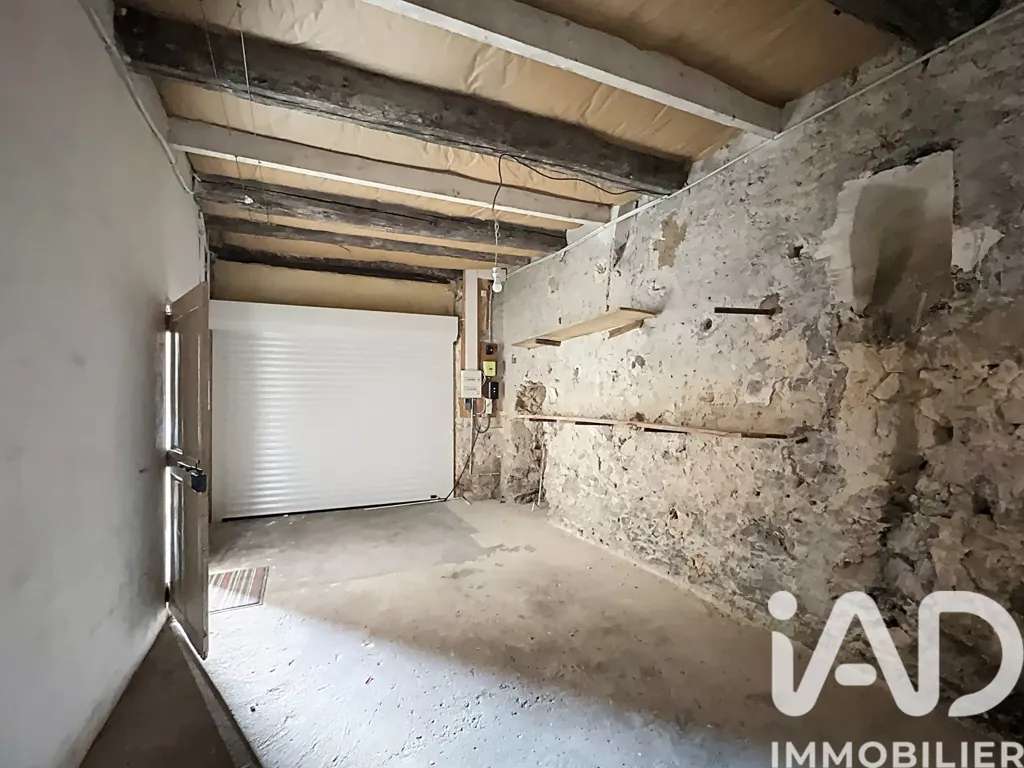 Garage - Appartement Duplex avec Garage au Centre de Malaucène