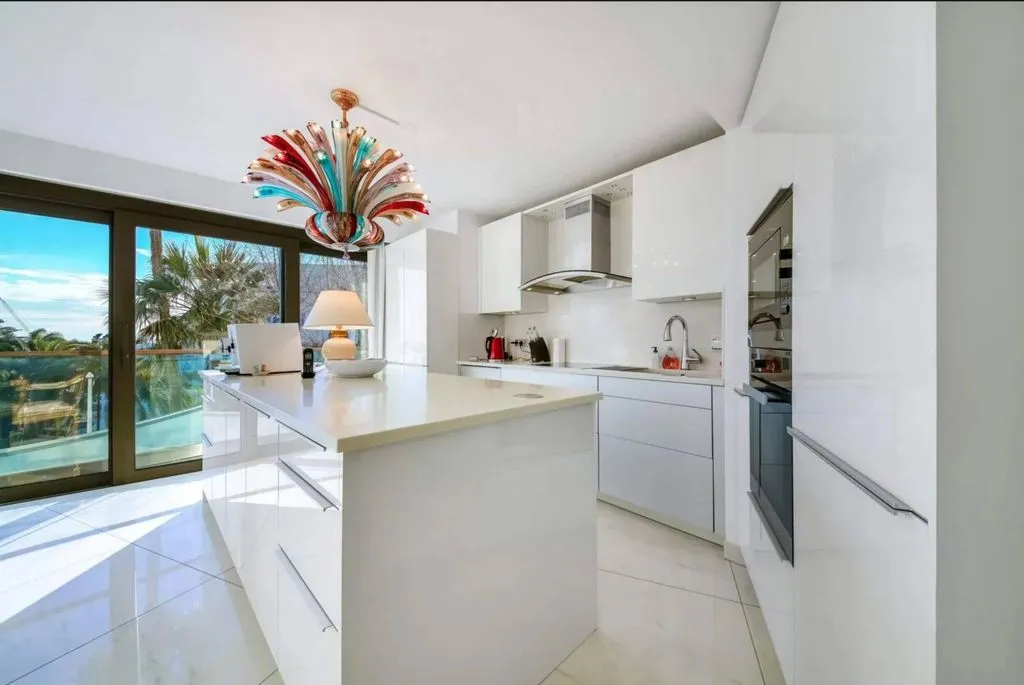 Cuisine - Appartement de Luxe avec Vue Mer à Cannes