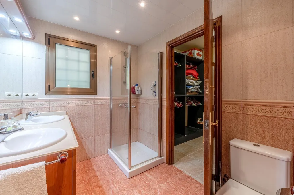 Salles de bain - Classic Style Villa with Pool in Caldes de Malavella