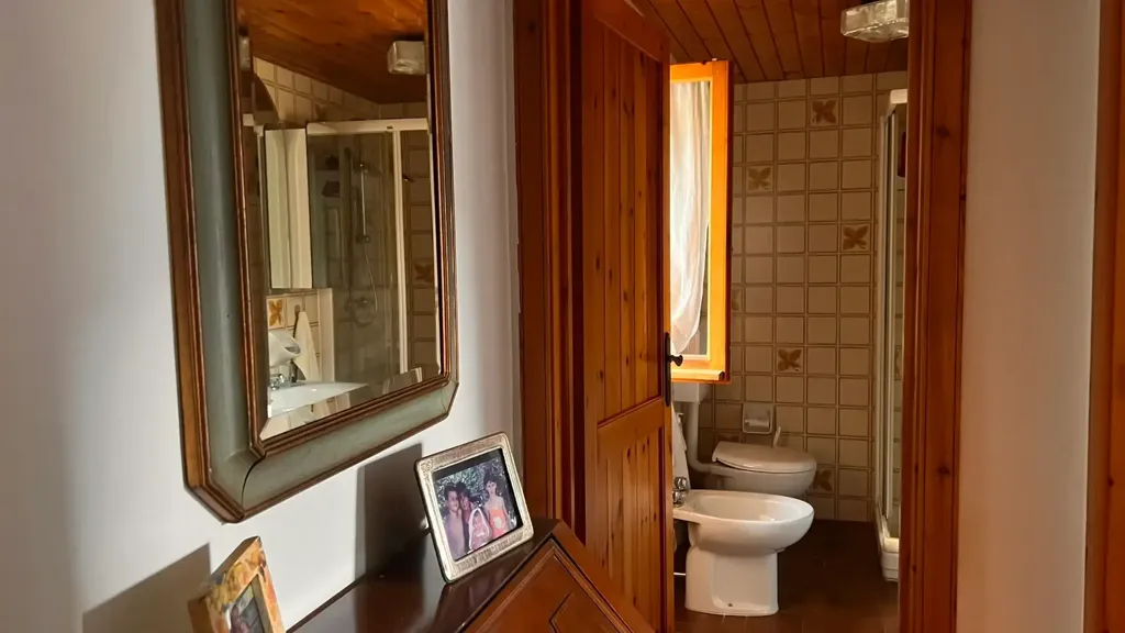 Salles de bain - Rustic House with Workshop in Ponzone