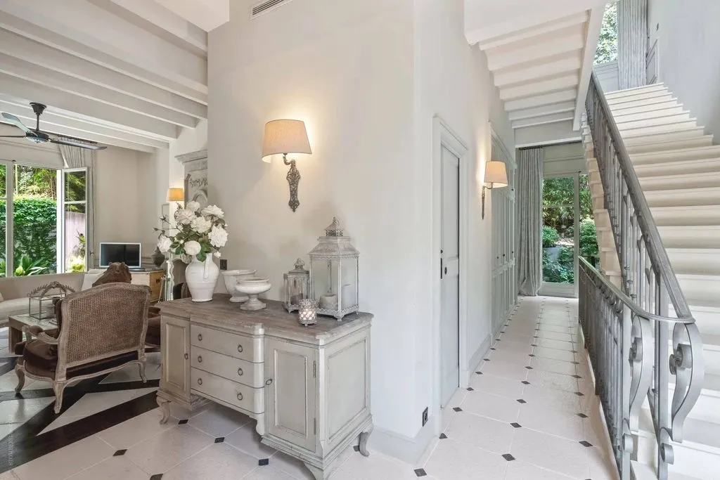 Hallway - Luxury Villa with Heated Pool in Cap d'Antibes