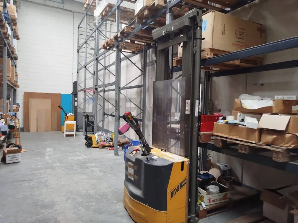 Pesuköök - Warehouse with Apartment in Industrial Zone