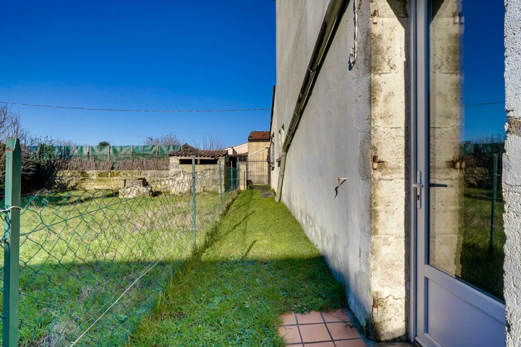 Jardin - Maison en Pierre à Rénover avec Jardinet à Salignac
