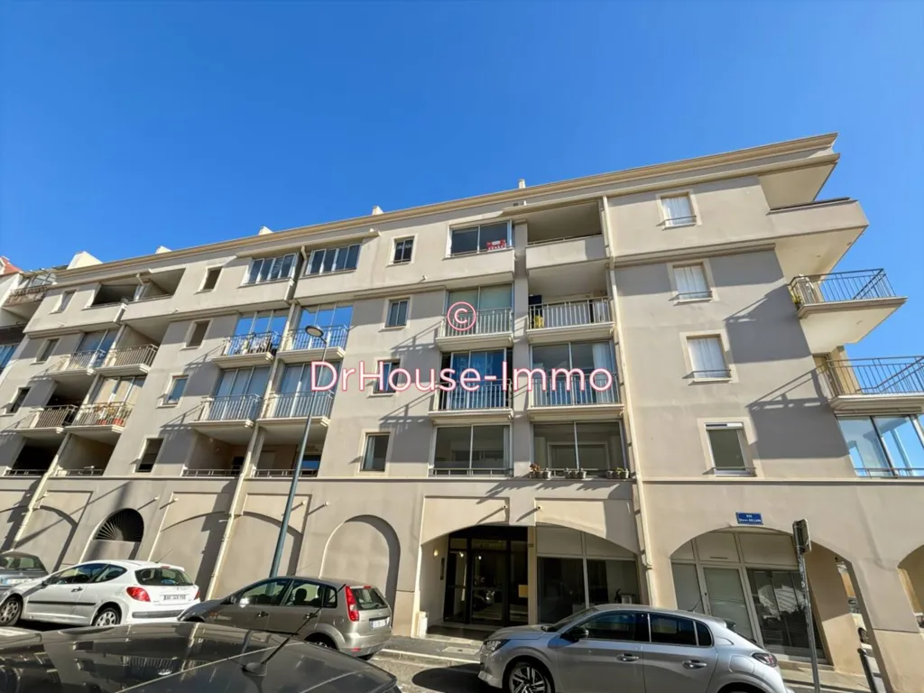 Exterior - 2-Bedroom Apartment with Parking in Sète