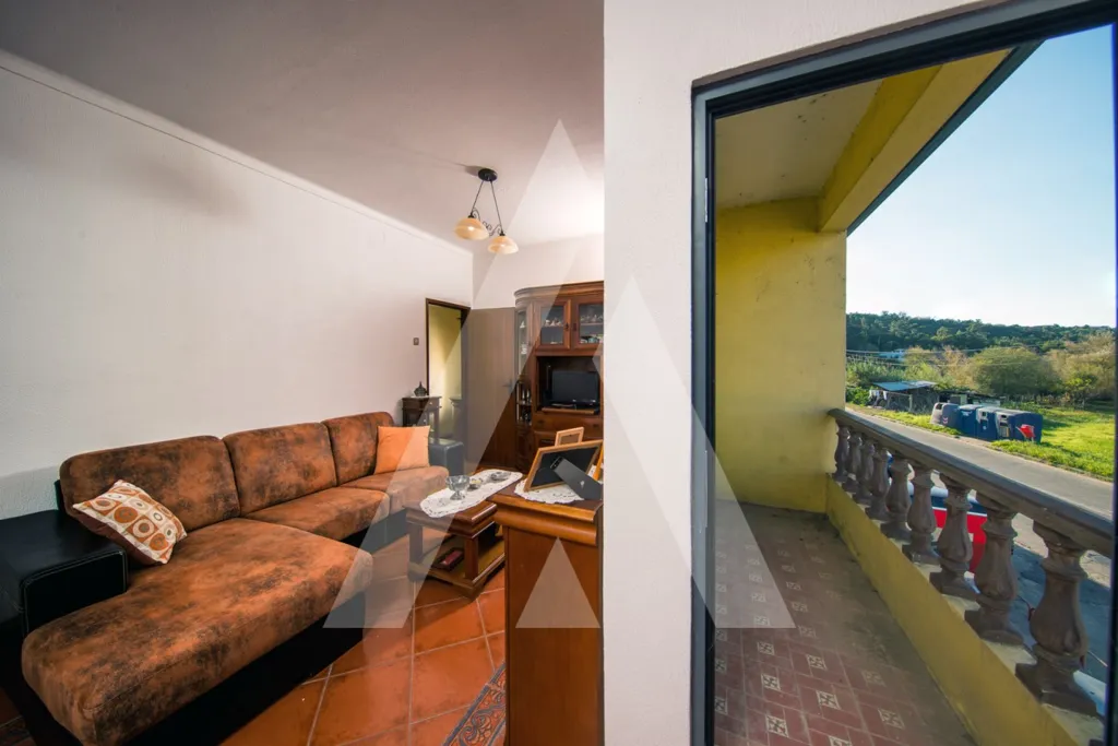 Elutuba - House with Commercial Space in Figueiró do Campo