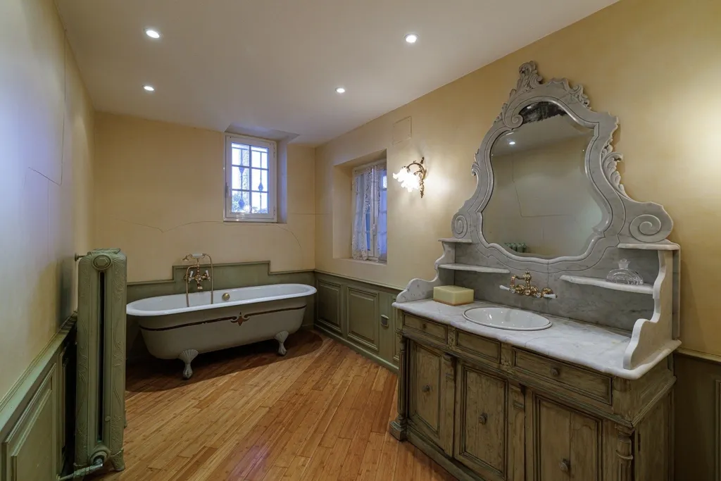 Bathrooms - Historic Estate with Panoramic Sea View in Fabron