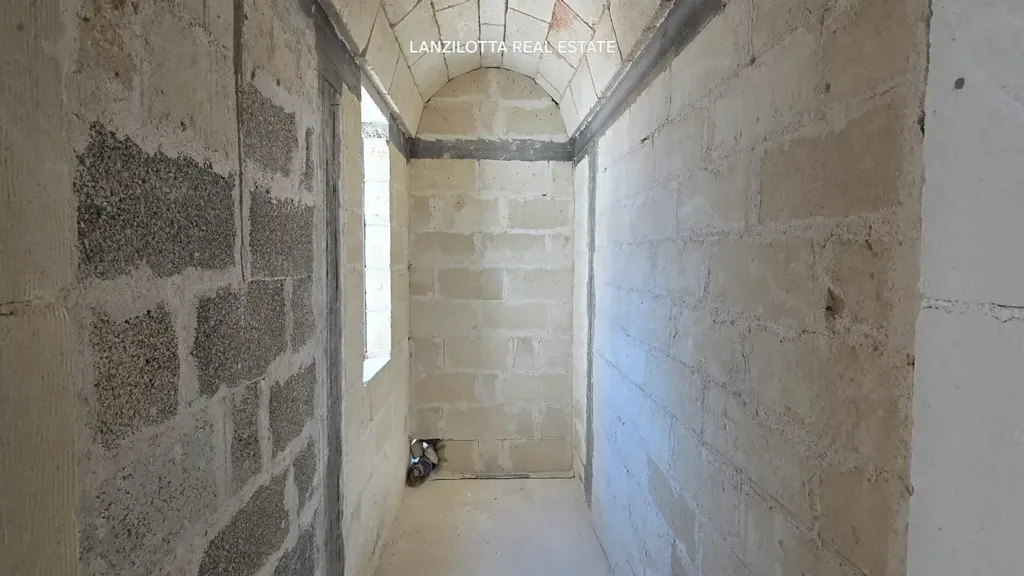 Pièces - Unfinished Villa with Pool in Ostuni