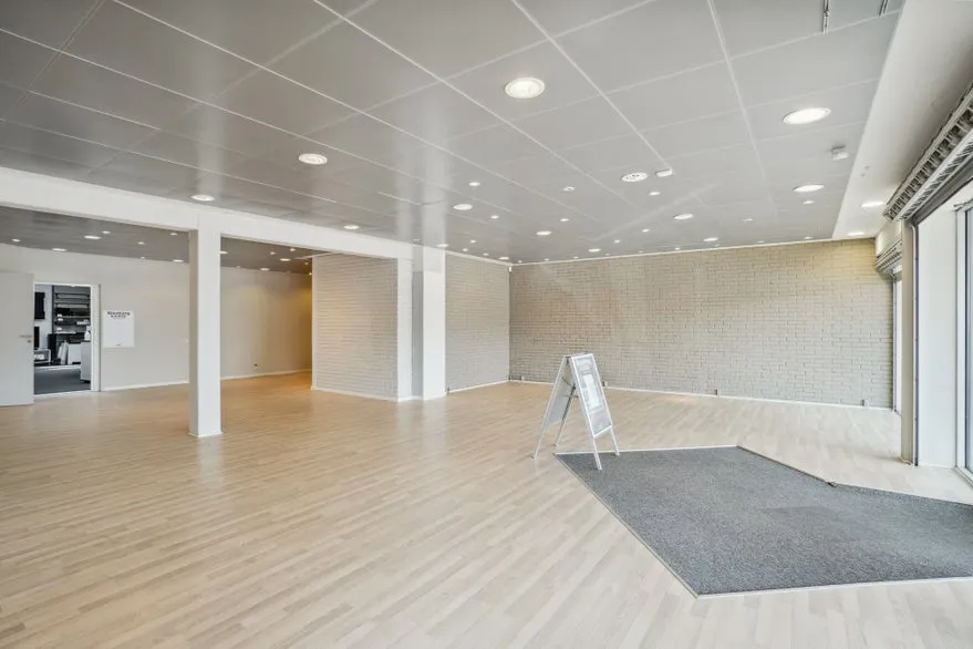 Stanze - Retail Unit with Storage on Hørning Torv