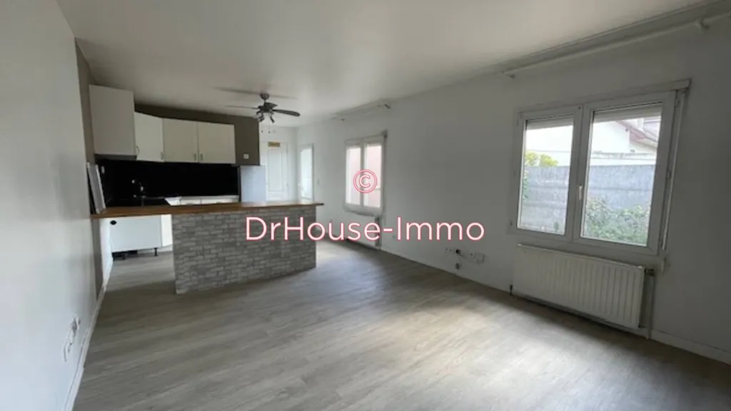 Séjour - Maison avec Dépendance et Local à Chelles, Proche RER E